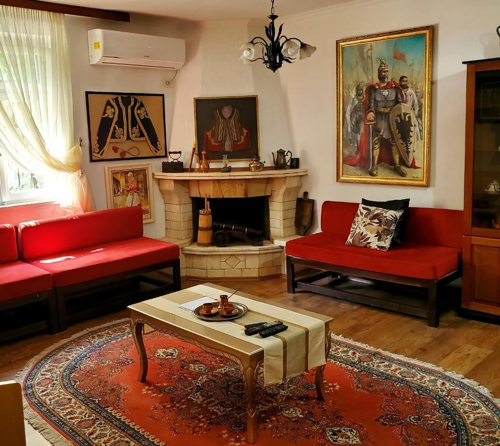 Unique Traditional House, Hosted By J&G Tiranë Luaran gambar
