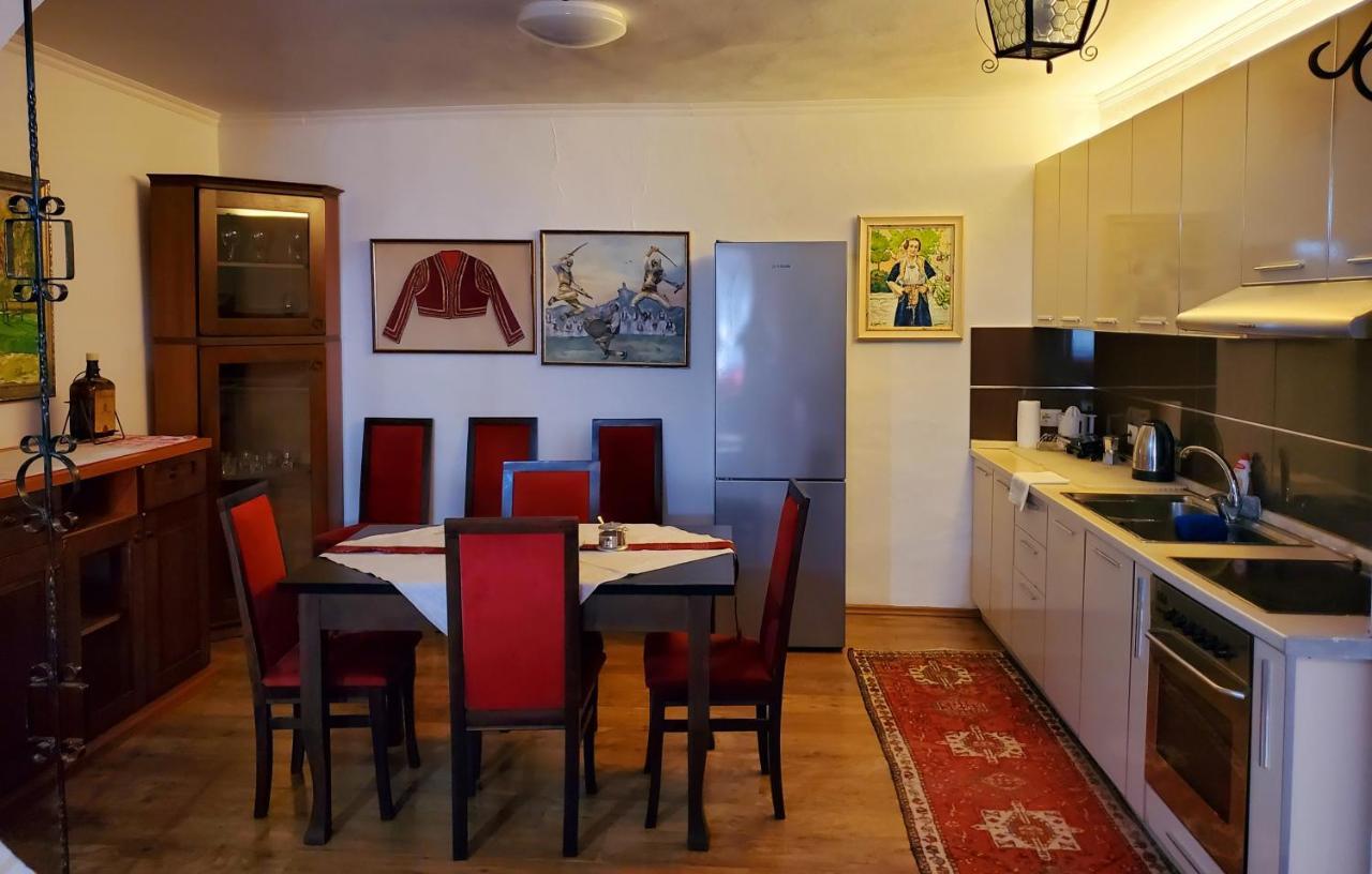 Unique Traditional House, Hosted By J&G Tiranë Luaran gambar