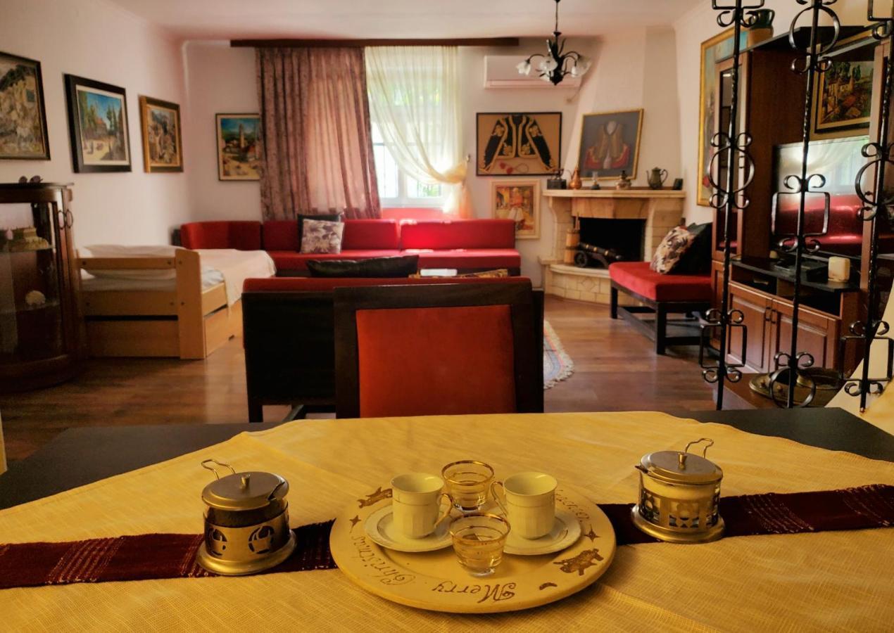 Unique Traditional House, Hosted By J&G Tiranë Luaran gambar