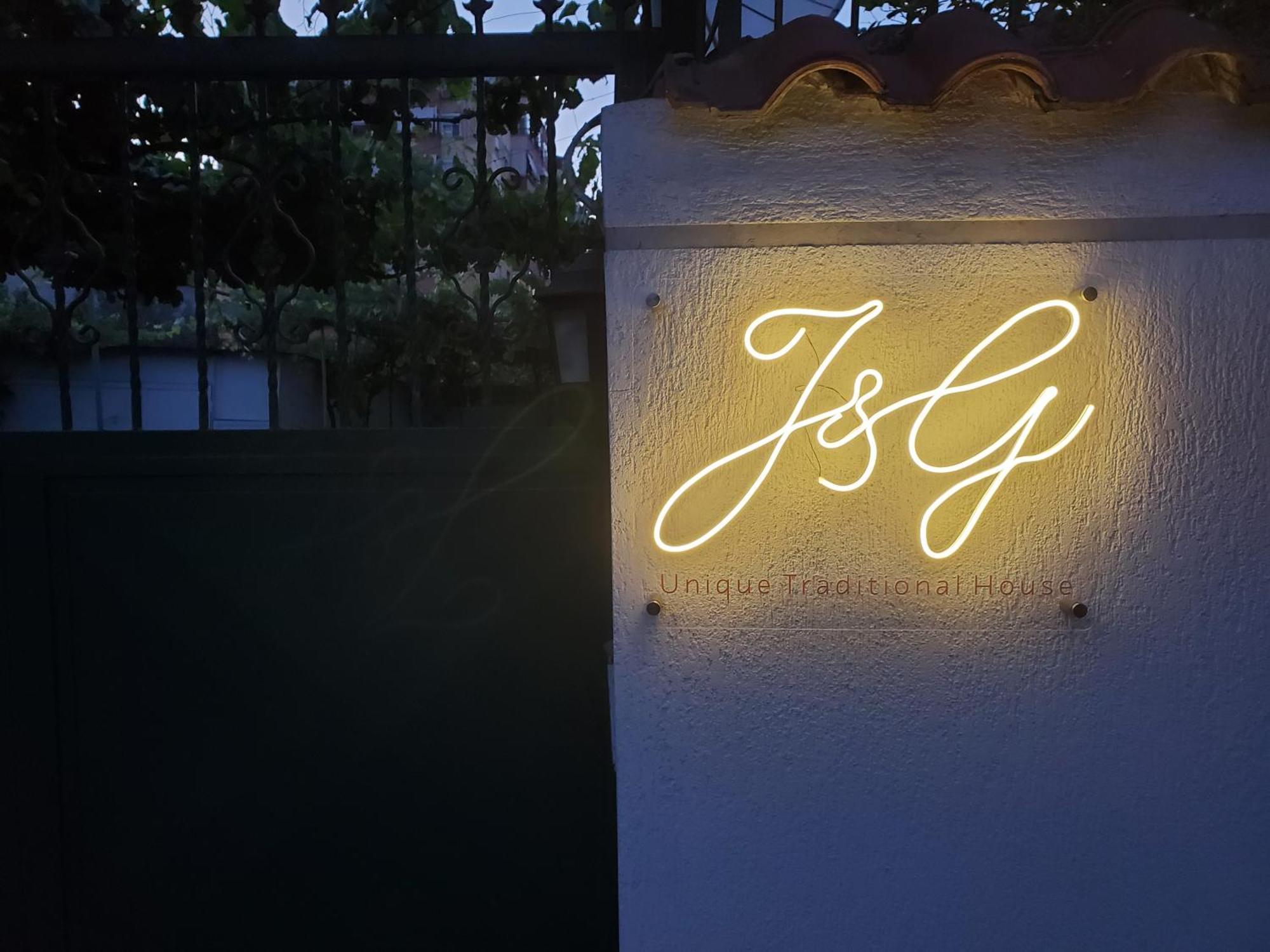 Unique Traditional House, Hosted By J&G Tiranë Luaran gambar
